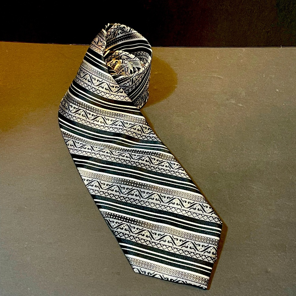 EUC- Pierre Cardin silk tie